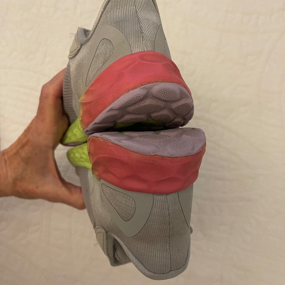 New Balance Fresh Foam Arishi Gray Rainbow Sneakers - Picture 6 of 16